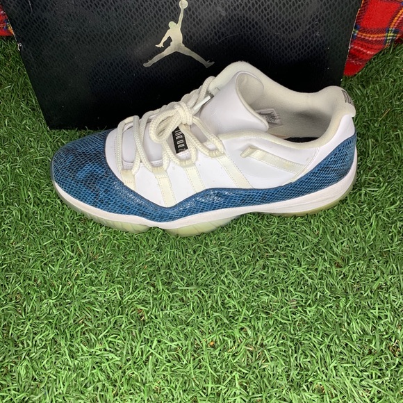 Jordan 11 snakeskins blue